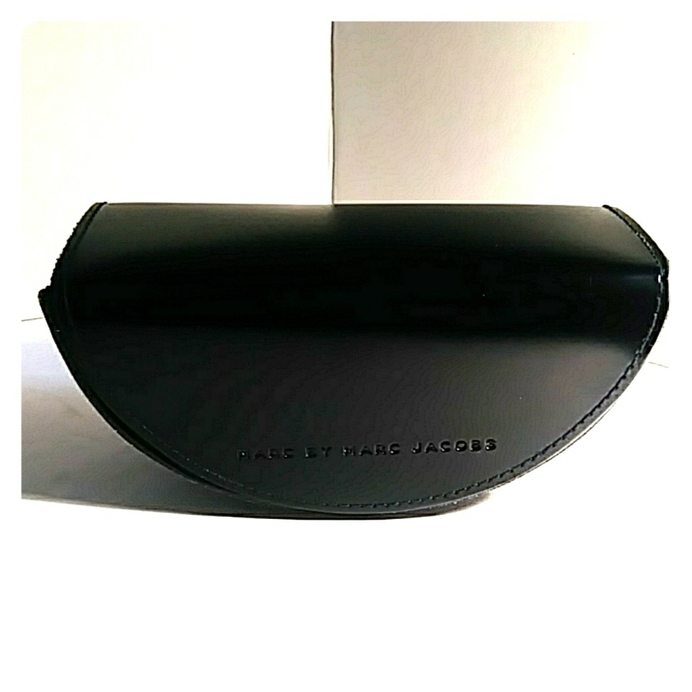 Sunglass Case Marc by Marc jacobs!